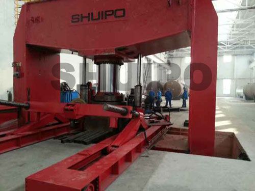 在新興能源運(yùn)行的壓鼓機(jī) 在新興能源運(yùn)行的壓鼓機(jī)